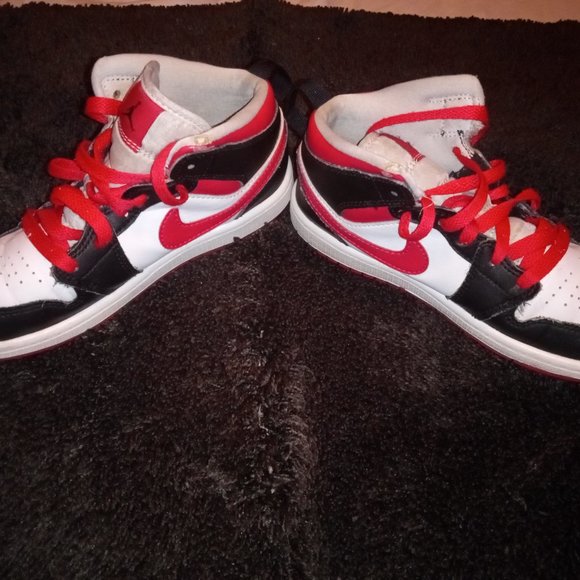JORDAN 1 MID Black Red & White Size Children 1 - Picture 2 of 6